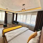 Pera Apartahotel 4*