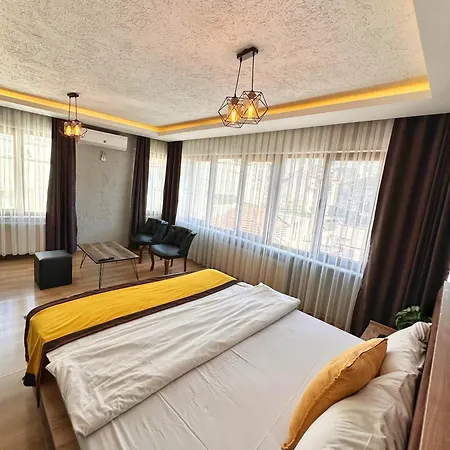 Pera Aparthotel 4*